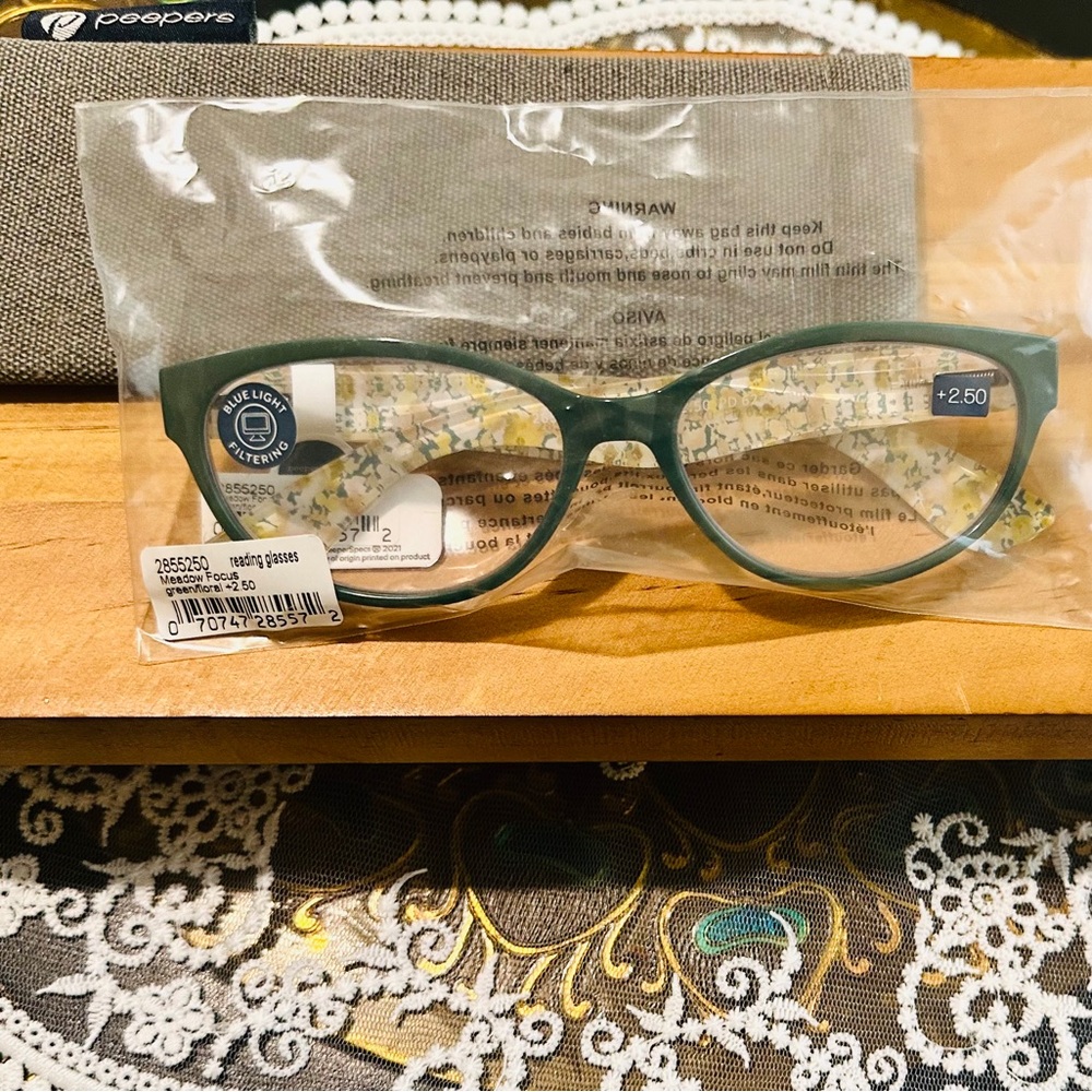 💚Peepers Women’s Reading Glasses & Case, Strength: 2.50, Green Floral (NWT) - Picture 5 of 5
